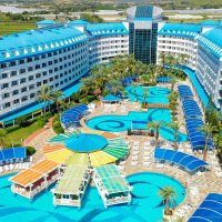 CRYSTAL ADMIRAL RESORT SUITES AND SPA
