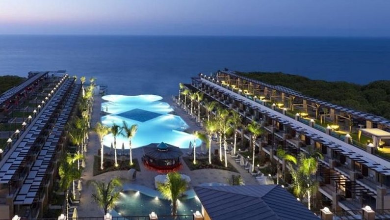 CRATOS PREMIUM HOTEL