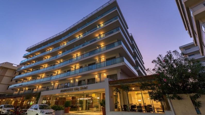 Manousos City Hotel