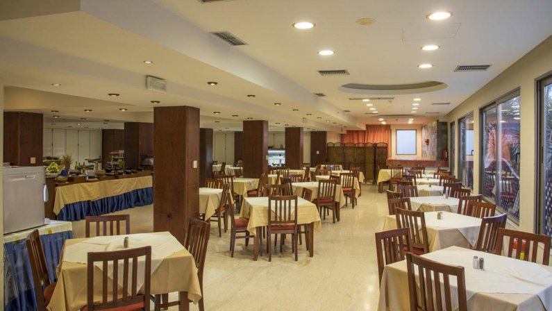 Manousos City Hotel