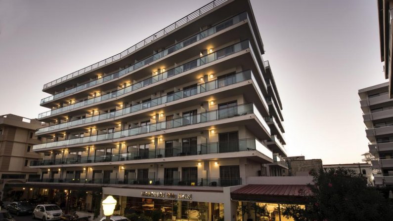 Manousos City Hotel
