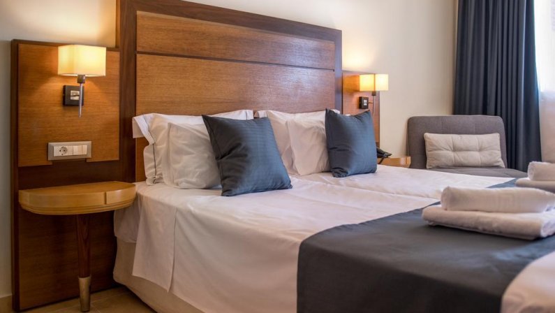 Manousos City Hotel