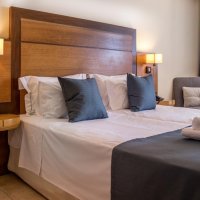 Manousos City Hotel