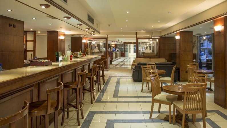 Manousos City Hotel