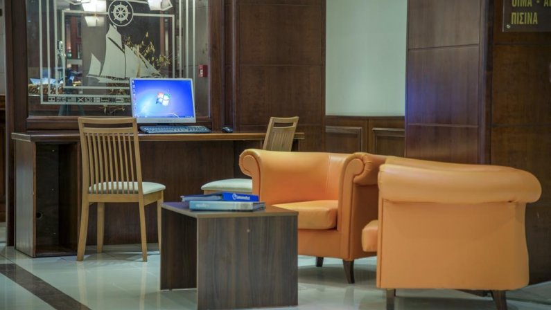 Manousos City Hotel
