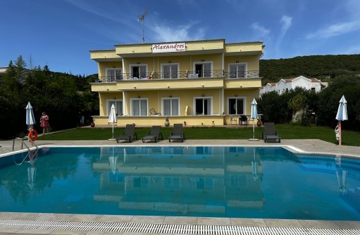 ALEXANDROS APARTMANHÁZ