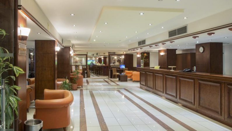 Manousos City Hotel